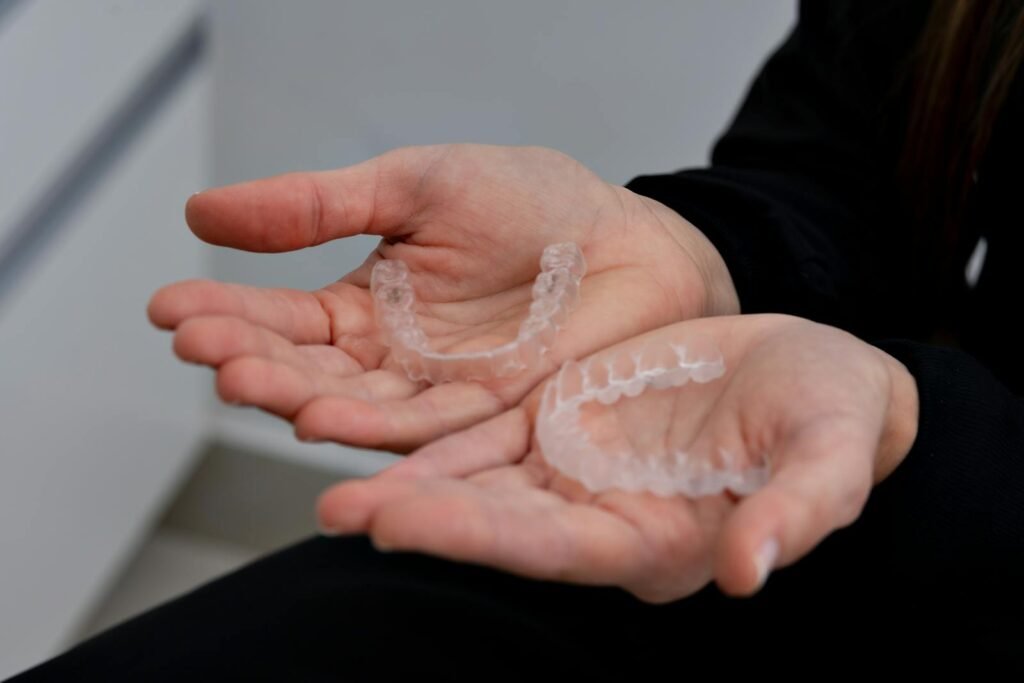 INVISALIGN CLEAR ALIGNERS WHITE STRAIGHT TEETH BEST MIAMI DENTIST