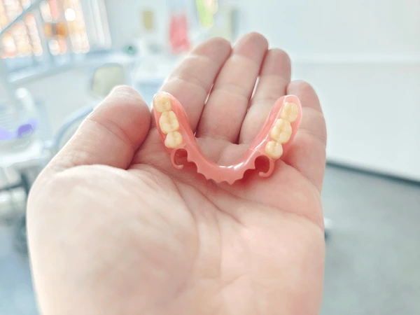 partial dentures removable root canal dentures composite resin inlay onlay bridge crowns Invisalign clear aligners teeth reshaping gummy smile botox bonding teeth whitening miami best dentist straight teeth white teeth perfect teeth beautiful smile veneers smile design veneers